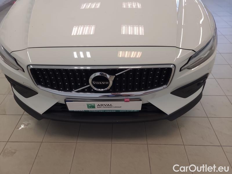  Volvo  V60  Cross Country (2018)  CC B4 D AWD PRO #2