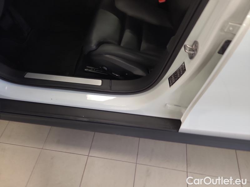 Volvo  V60  Cross Country (2018)  CC B4 D AWD PRO #4