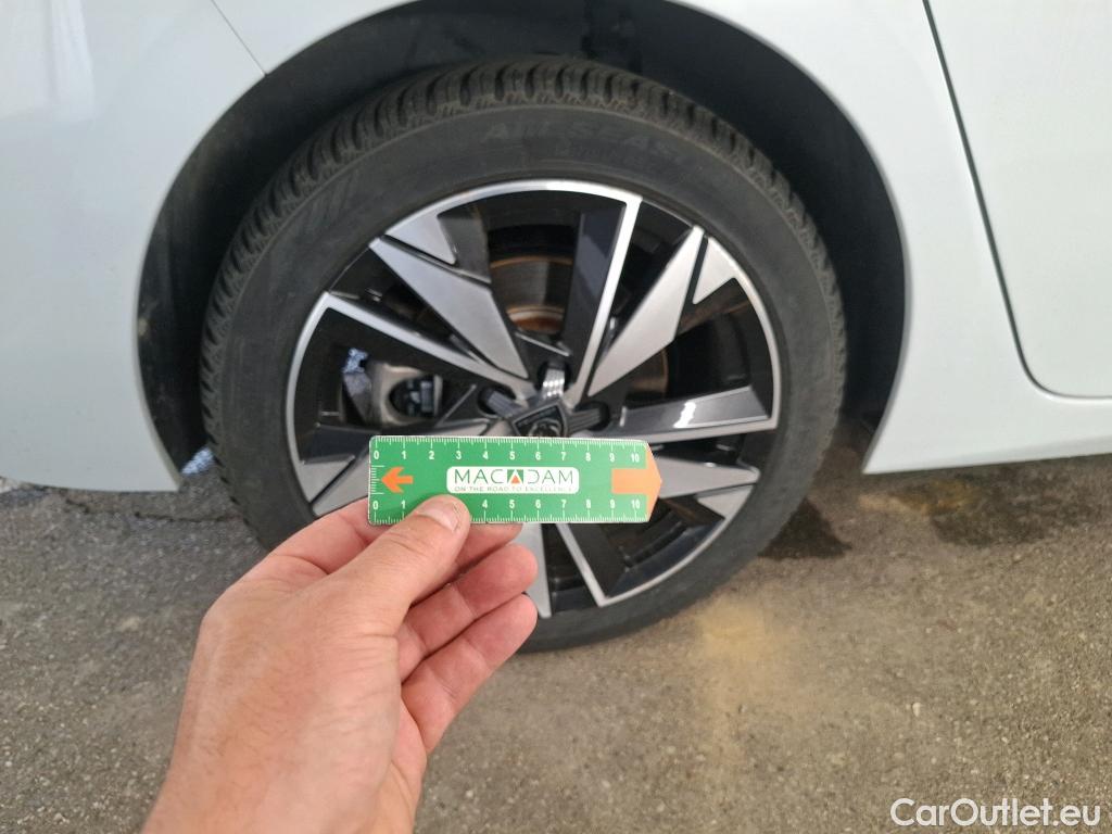  Peugeot  308 PEUGEOT  / 2021 / 5P / Berline PHEV 180 E-EAT8 ACTIVE PACK #18