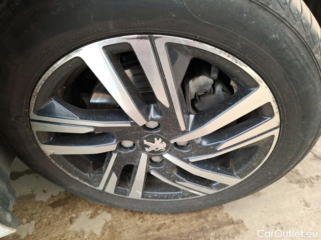  Peugeot  208  Allure Business 1.2 PureTech 100CV BVM6 E6d #1