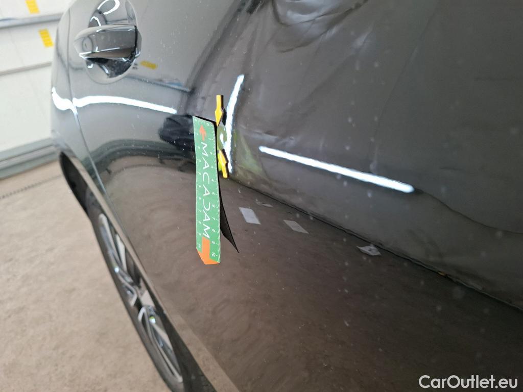  Mercedes  A-Klasse MERCEDES-BENZ Classe A Compact / 2018 / 5P / Berline A 250 e Business Line 8G-DCT #40