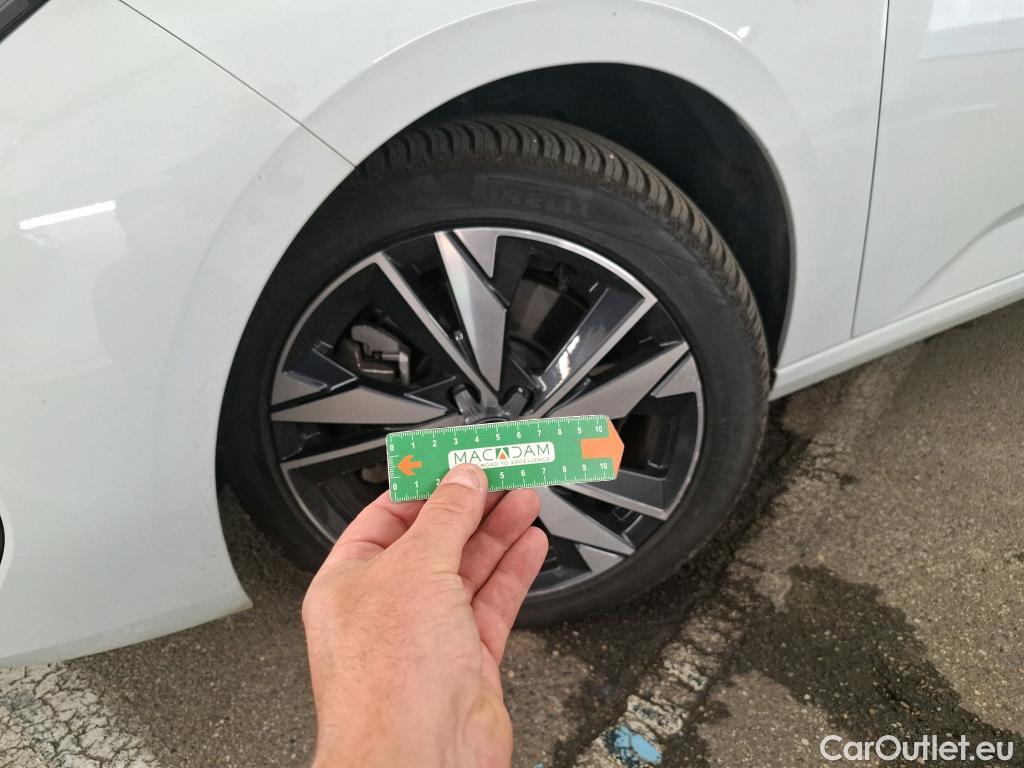 Peugeot  308 PEUGEOT  / 2021 / 5P / Berline PHEV 180 E-EAT8 ACTIVE PACK #33