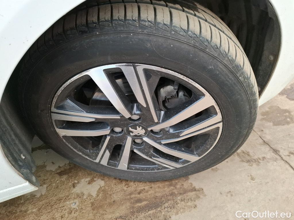  Peugeot  208  Allure Business 1.2 PureTech 100CV BVM6 E6d #13