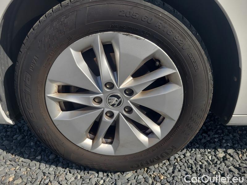  Skoda  Octavia  Lim. (NX3)(2020)  2.0TDI 85 Ambition 5d #3