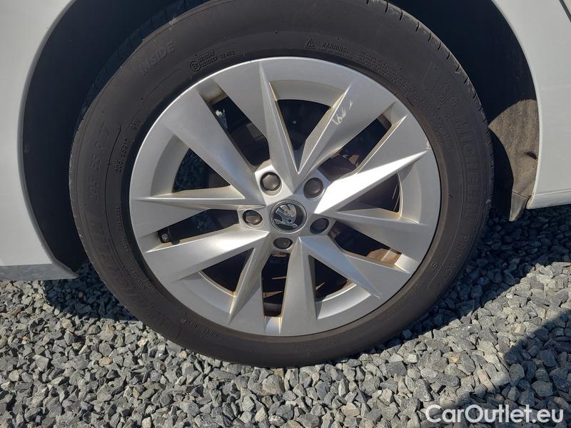  Skoda  Octavia  Combi (NX3)(2020) Oct.Com.1.5 e-TEC 110 Style AT #12