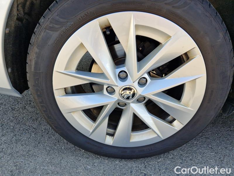  Skoda  Octavia  Lim. (NX3)(2020)  2.0TDI 85 Style 5d #24