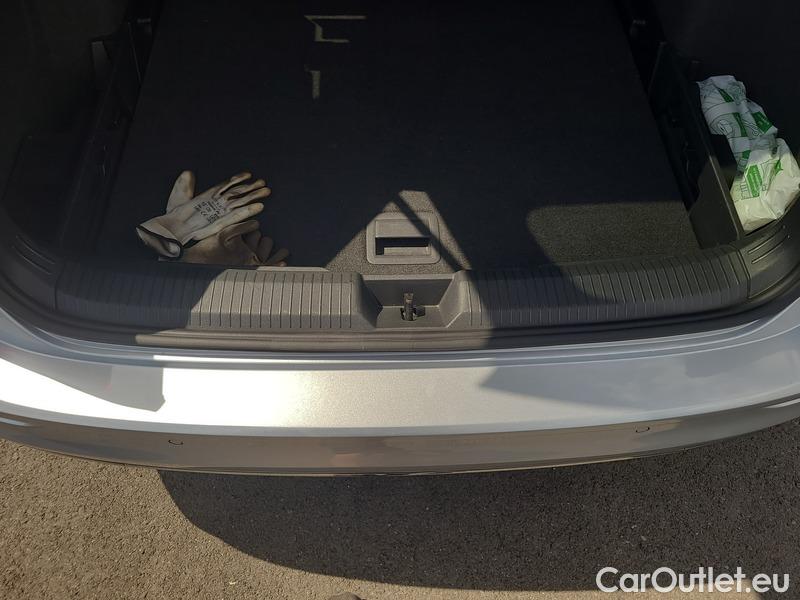  Volkswagen  Golf  VIII Variant (CG5) 2020 Var.2.0TDI 110 Style AT #9