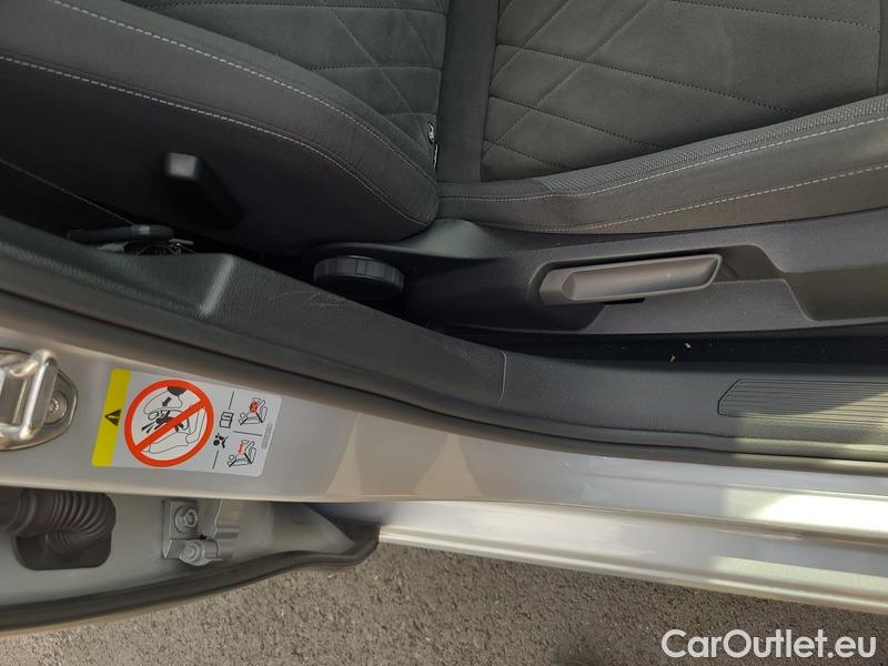  Volkswagen  Golf  VIII Variant (CG5) 2020 Var.2.0TDI 110 Style AT #11