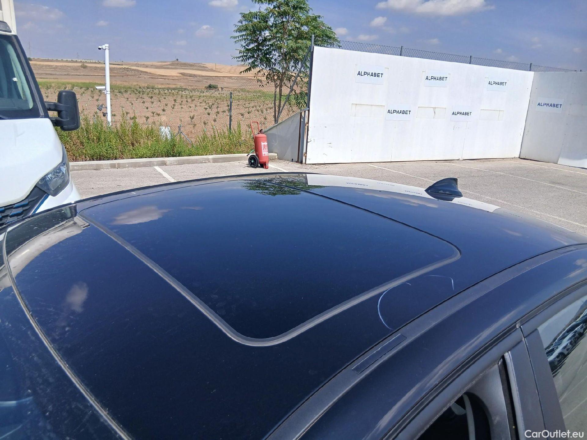  Bmw  Serie 3 BMW  / 2018 / 4P / sedán 318d Auto. #14