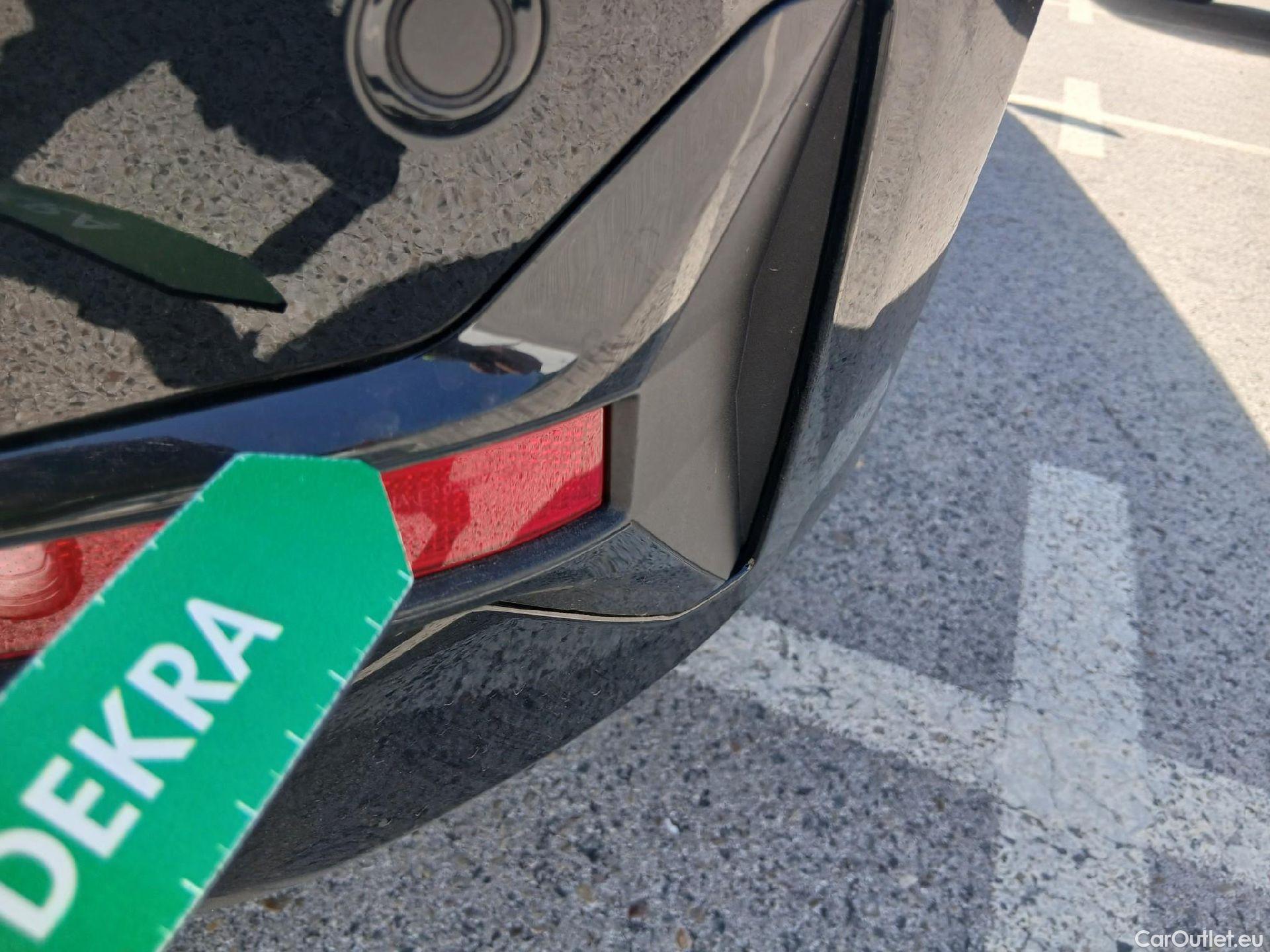  Bmw  Serie 3 BMW  / 2018 / 4P / sedán 318d Auto. #26