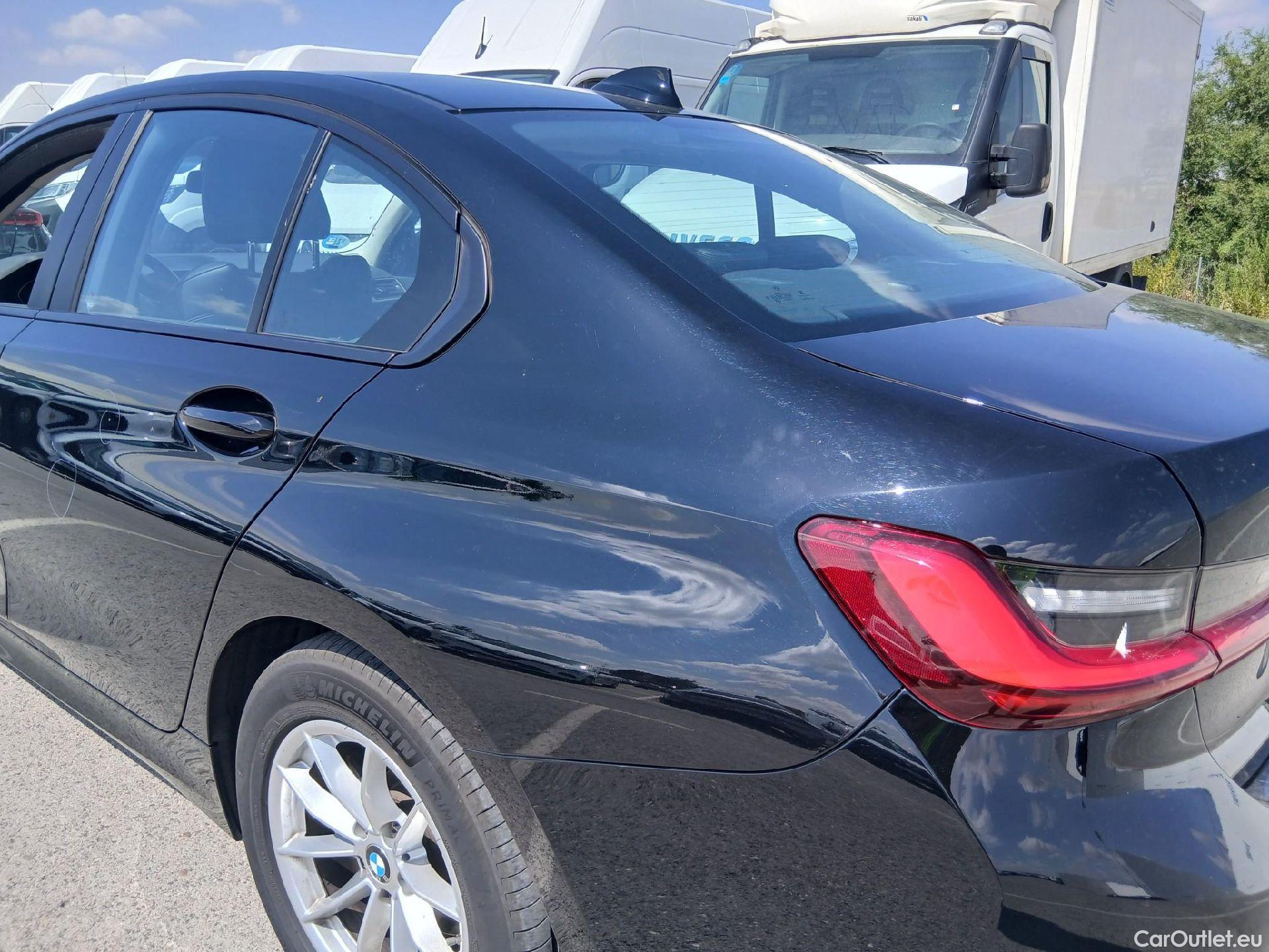  Bmw  Serie 3 BMW  / 2018 / 4P / sedán 318d Auto. #19