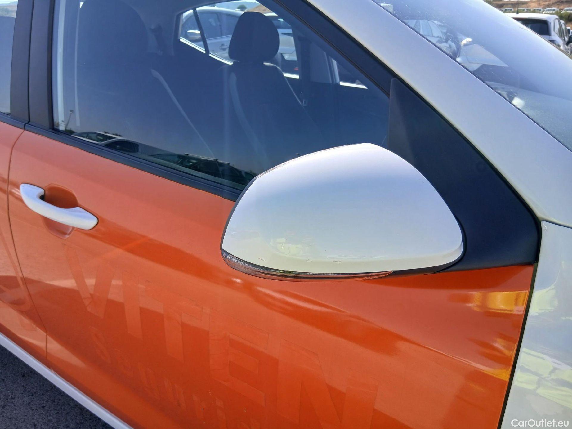  Hyundai  i10 HYUNDAI  / 2020 / 5P / berlina con portón 1.0 Klass #31