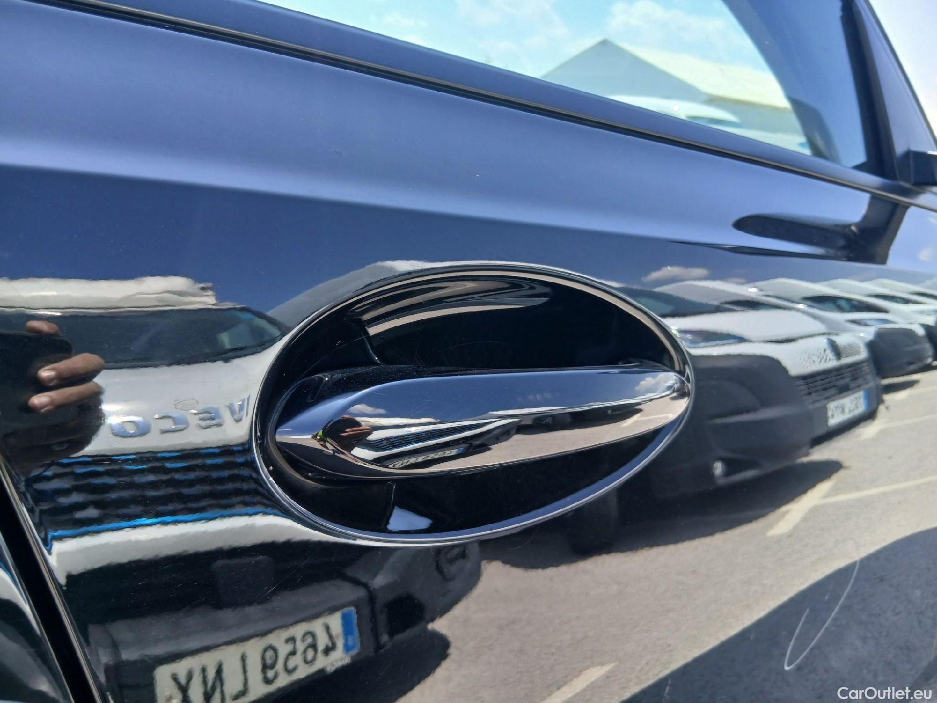  Bmw  Serie 3 BMW  / 2018 / 4P / sedán 318d Auto. #35