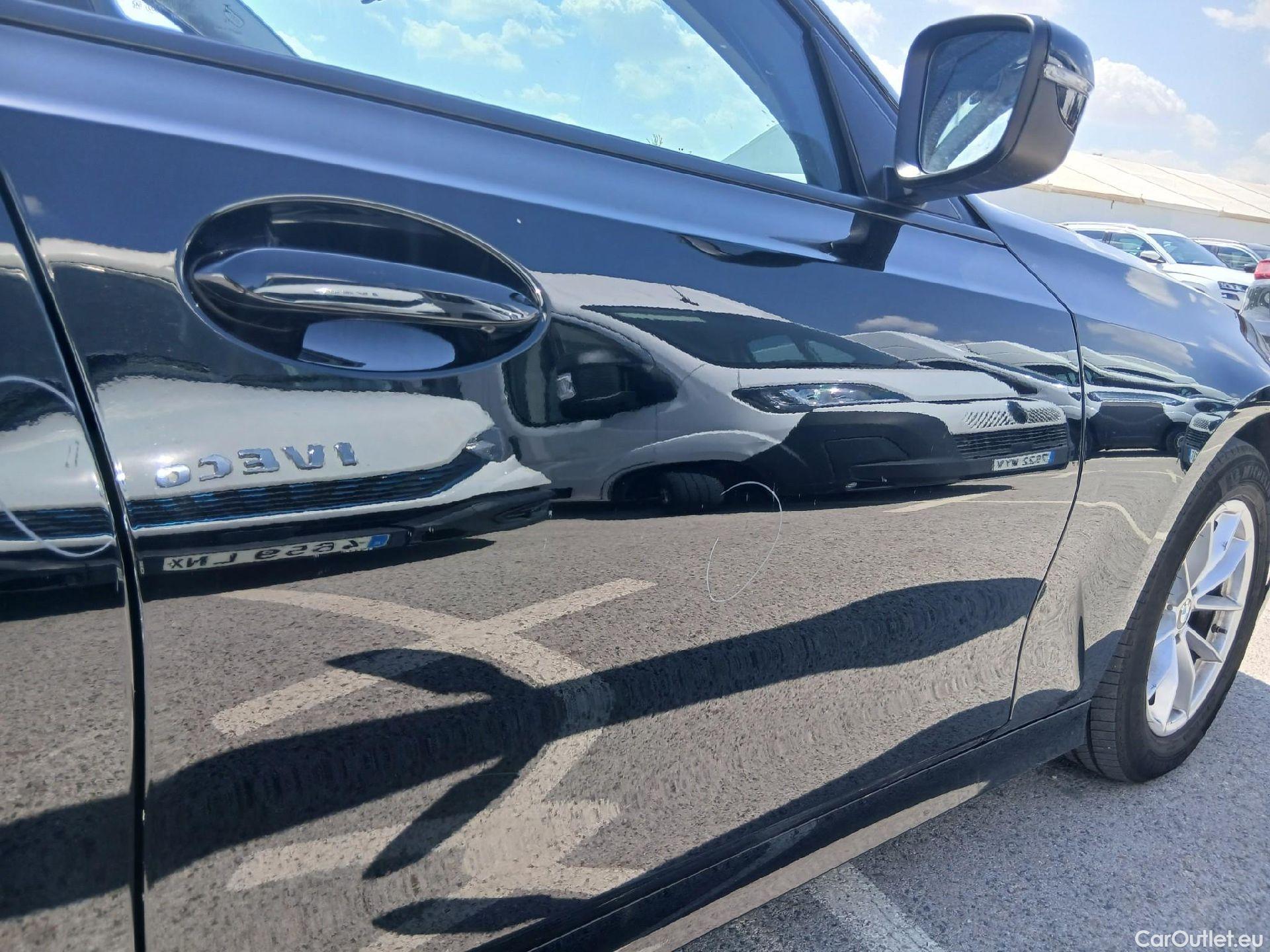  Bmw  Serie 3 BMW  / 2018 / 4P / sedán 318d Auto. #33