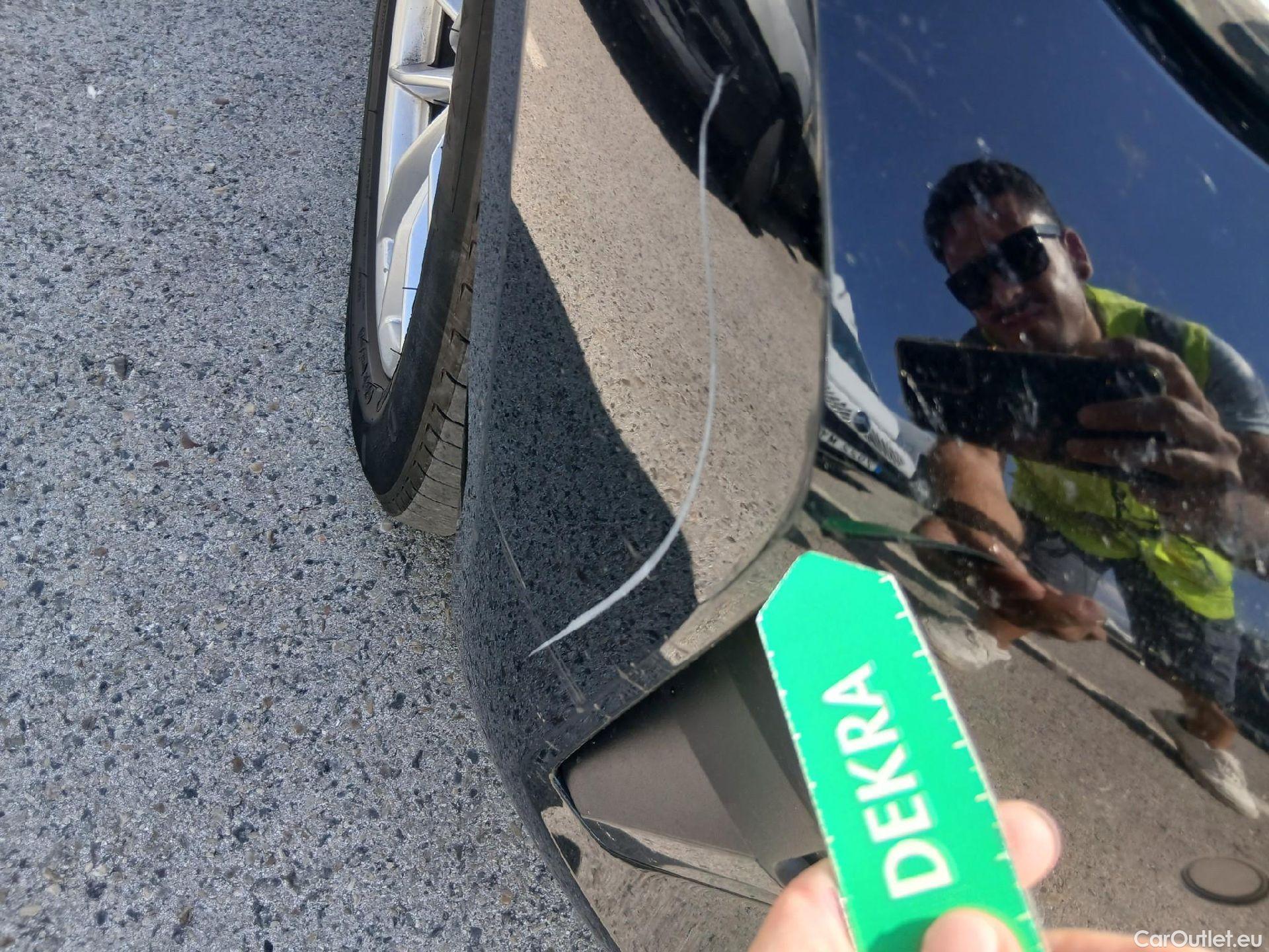  Bmw  Serie 3 BMW  / 2018 / 4P / sedán 318d Auto. #4