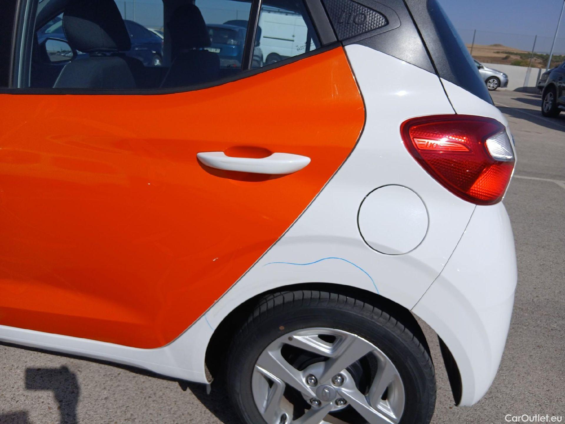  Hyundai  i10 HYUNDAI  / 2020 / 5P / berlina con portón 1.0 Klass #17