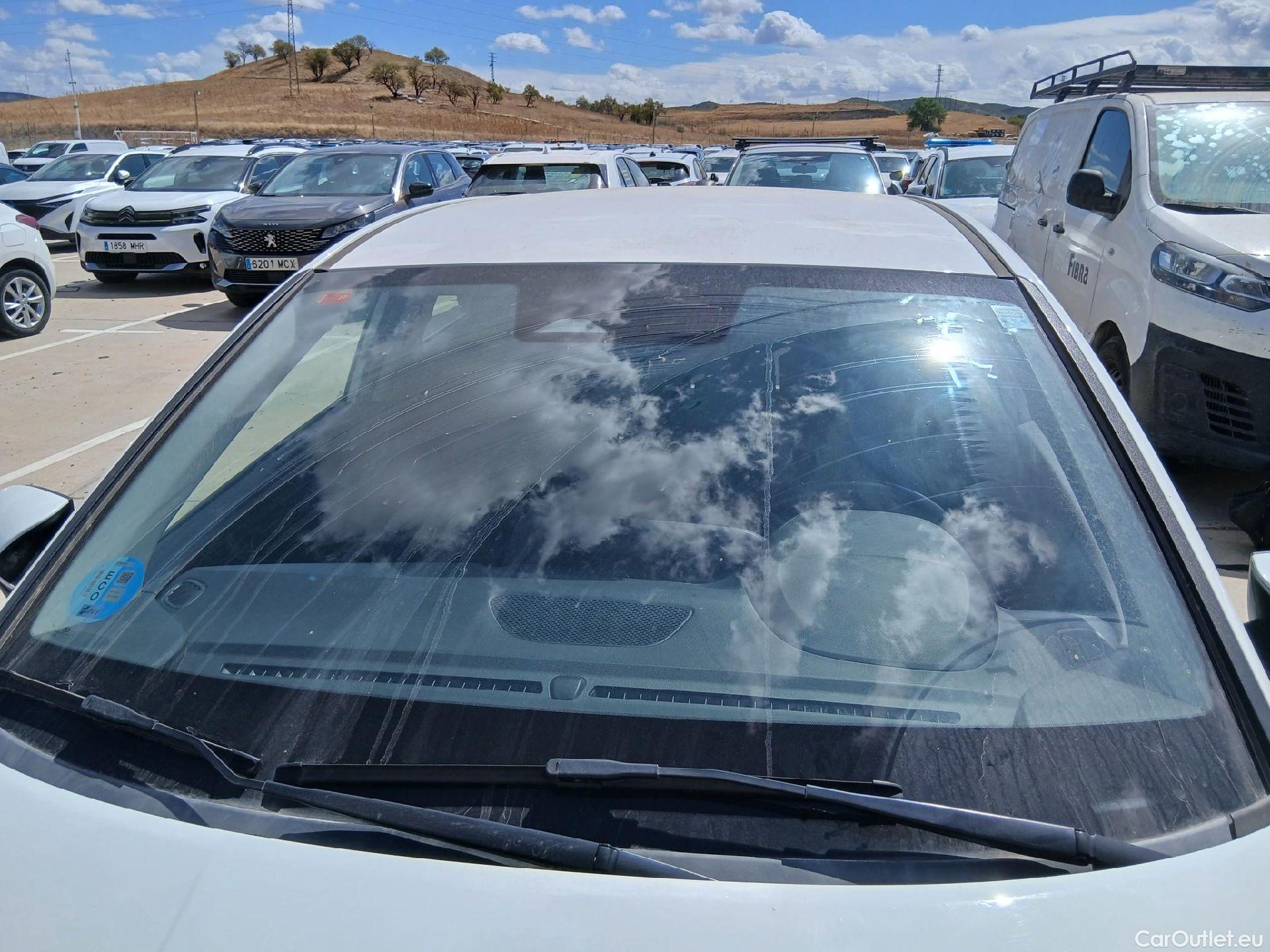  Hyundai  i20 HYUNDAI  / 2020 / 5P / berlina con portón 1.0 TGDI 74kW (100CV) 48V Essence #2