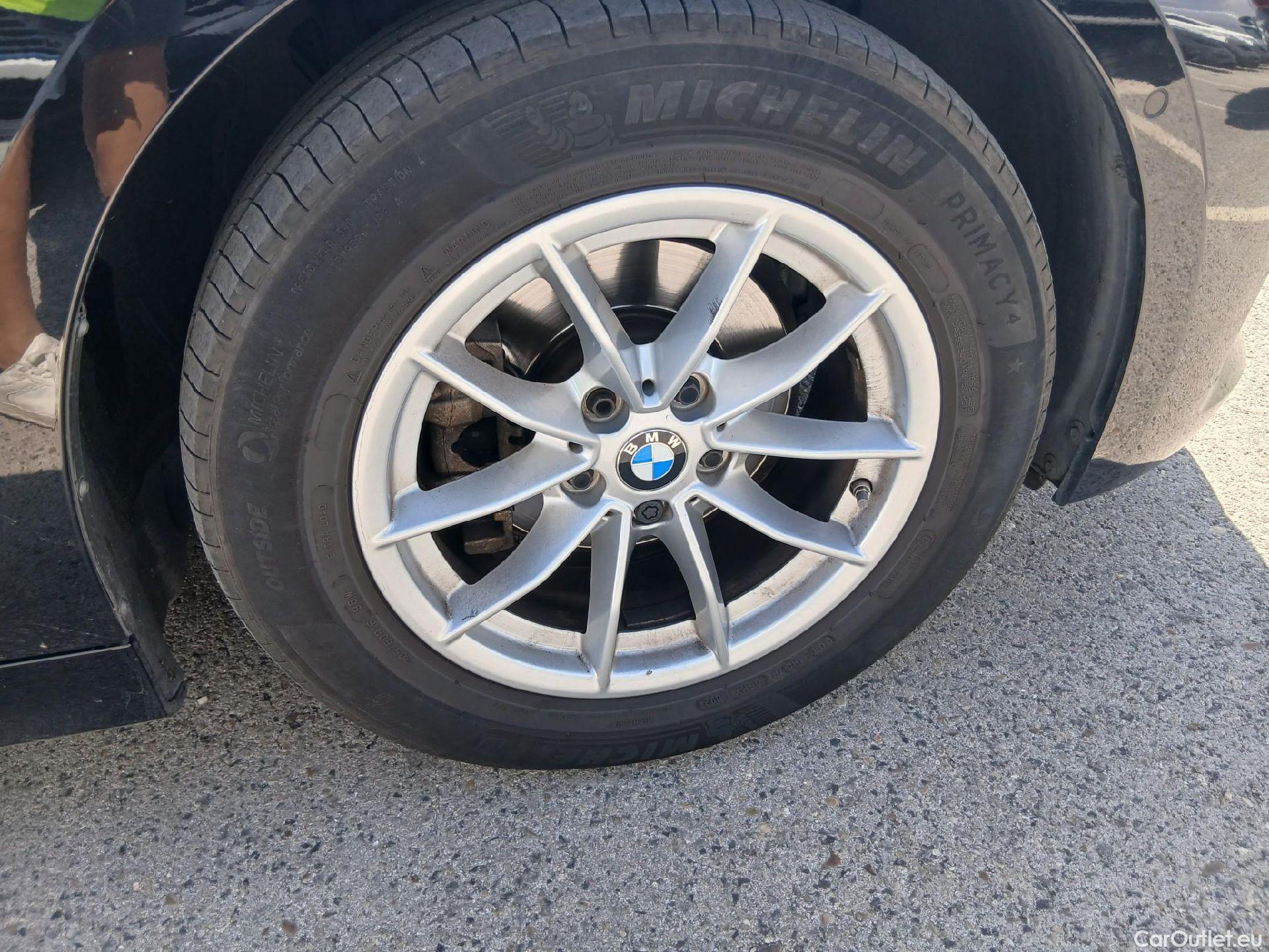  Bmw  Serie 3 BMW  / 2018 / 4P / sedán 318d Auto. #38