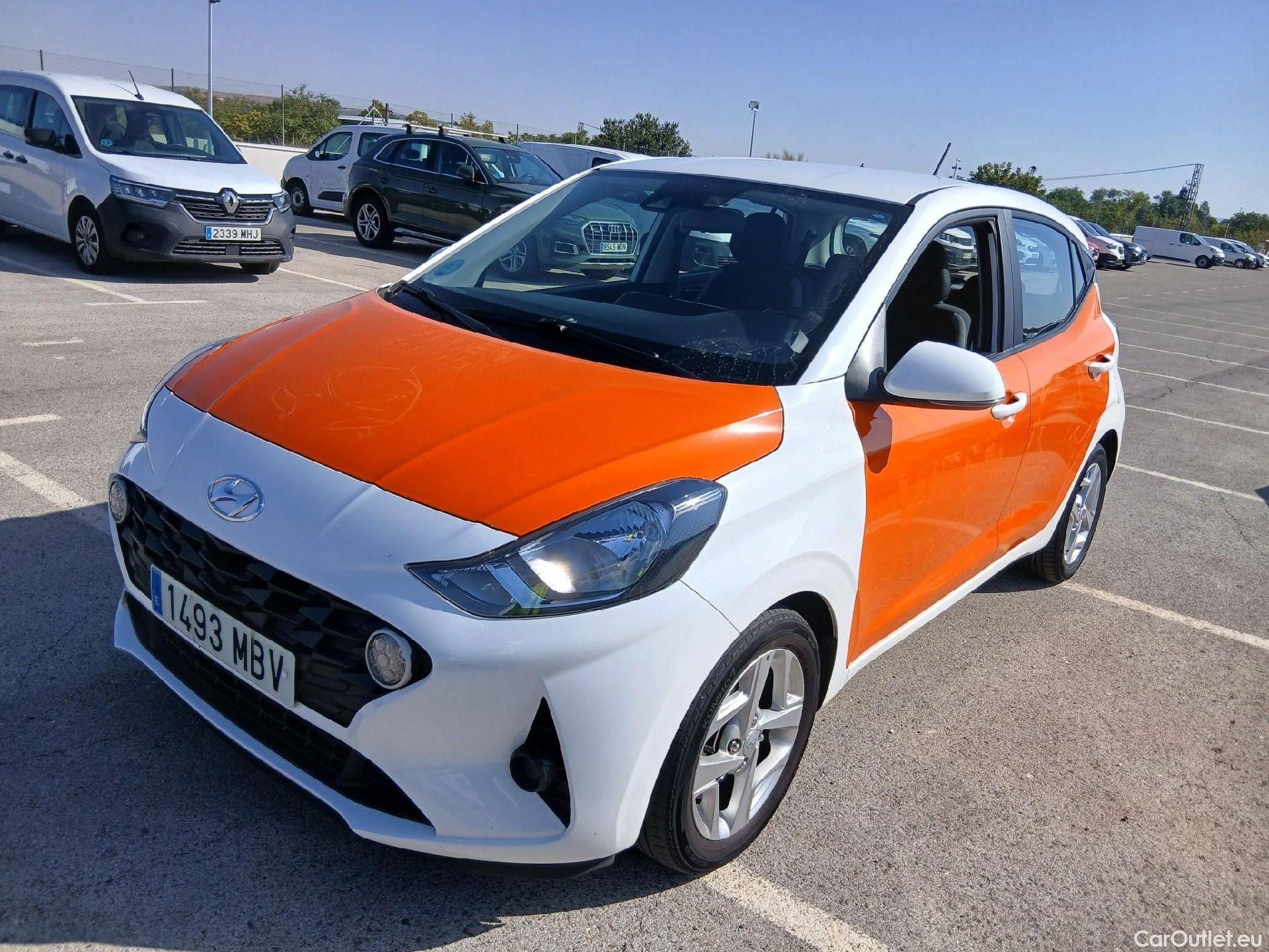  Hyundai  i10 HYUNDAI  / 2020 / 5P / berlina con portón 1.0 Klass #2
