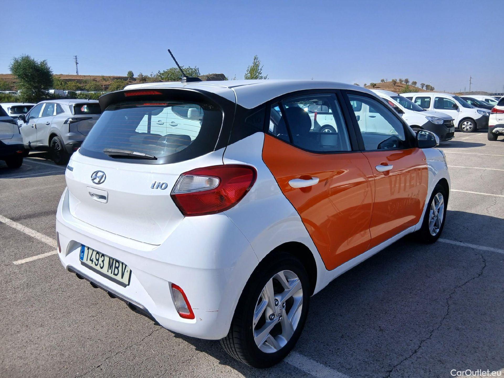  Hyundai  i10 HYUNDAI  / 2020 / 5P / berlina con portón 1.0 Klass #3