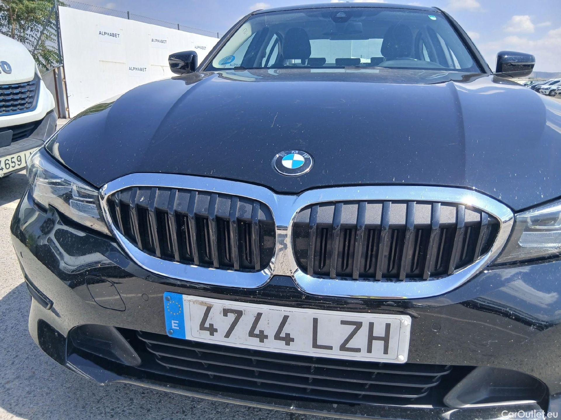  Bmw  Serie 3 BMW  / 2018 / 4P / sedán 318d Auto. #6