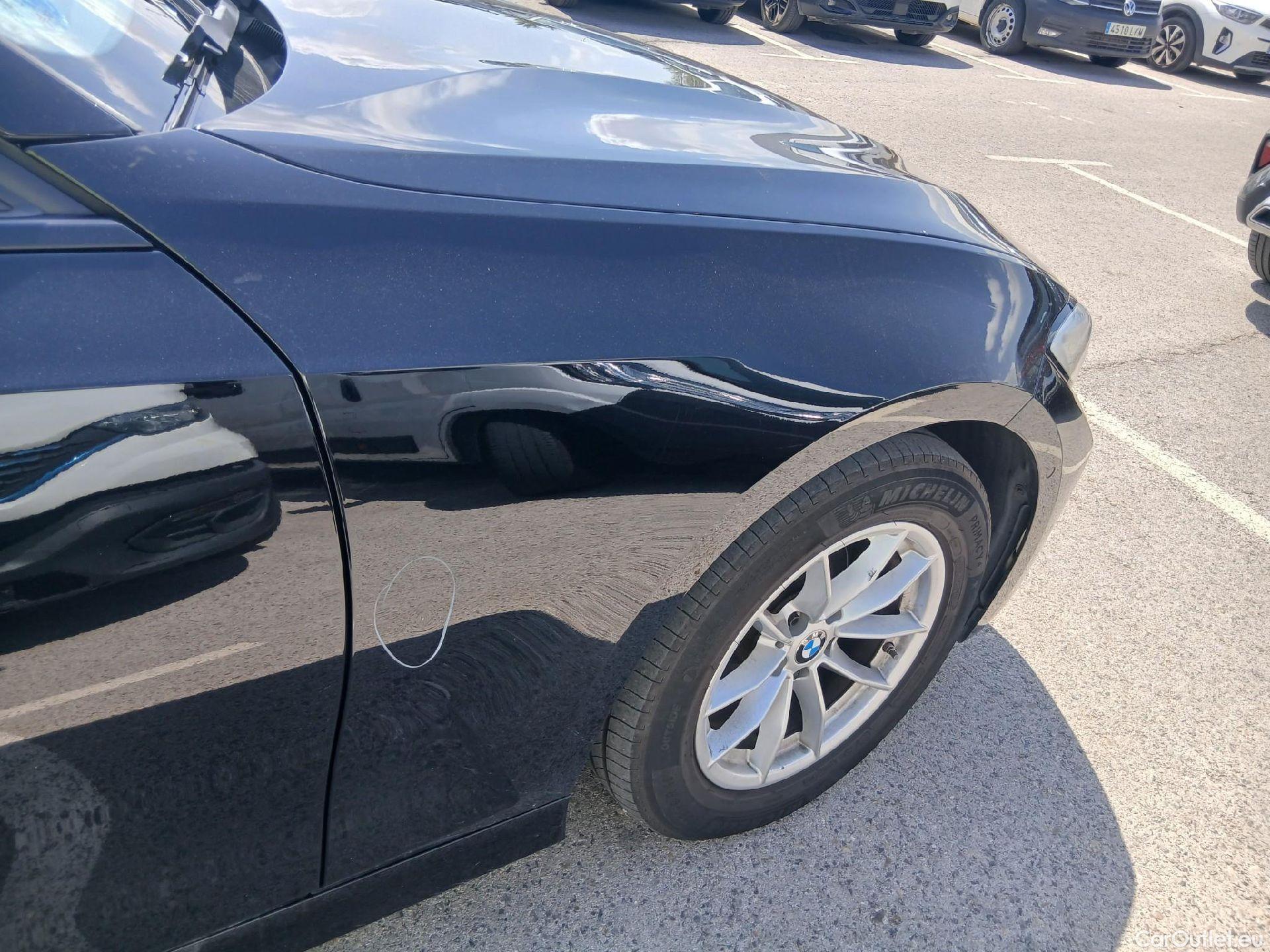  Bmw  Serie 3 BMW  / 2018 / 4P / sedán 318d Auto. #36