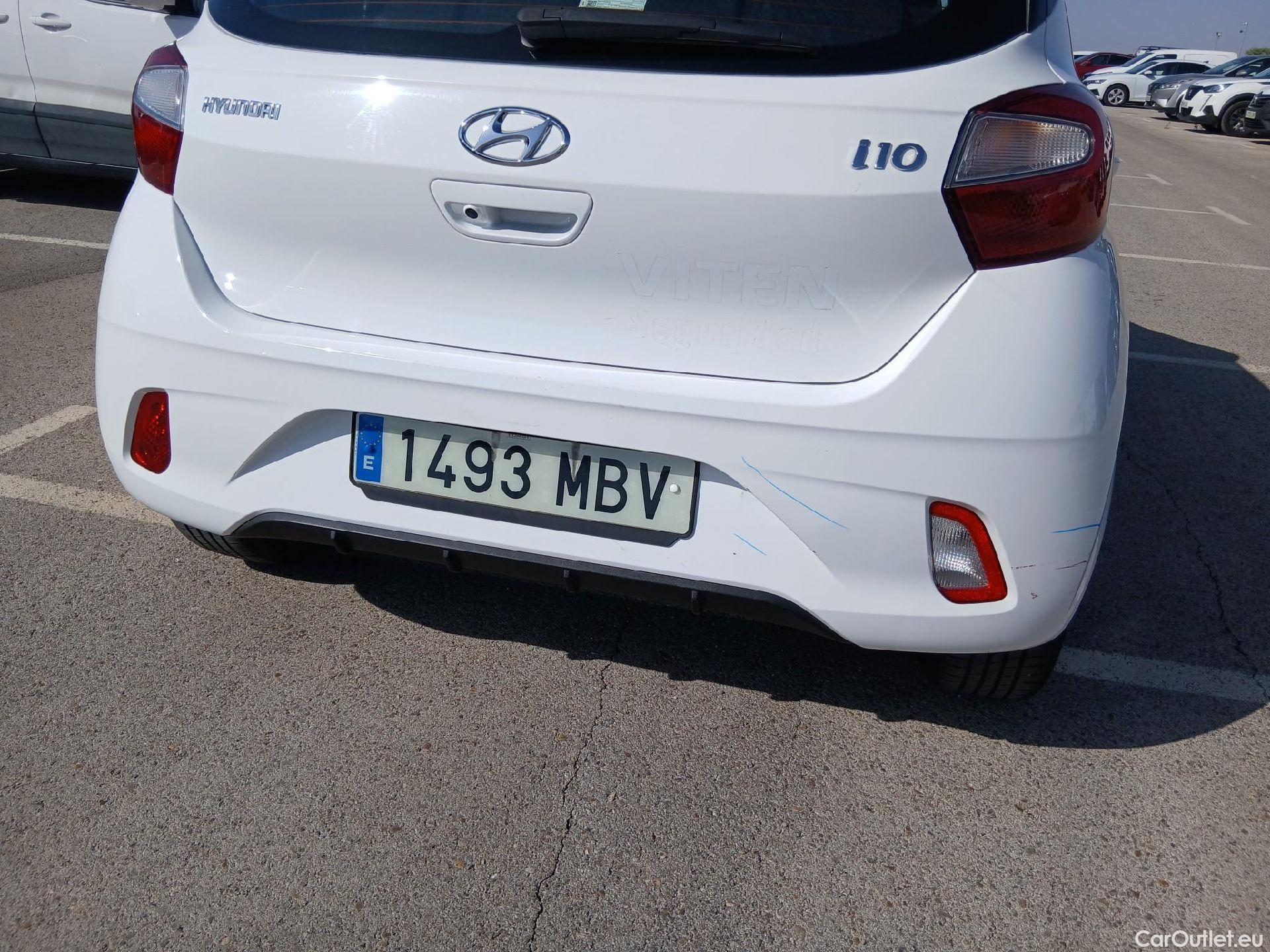  Hyundai  i10 HYUNDAI  / 2020 / 5P / berlina con portón 1.0 Klass #24