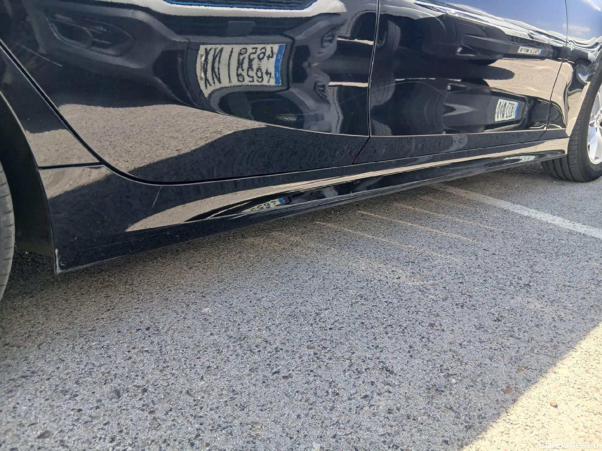 Bmw  Serie 3 BMW  / 2018 / 4P / sedán 318d Auto. #32