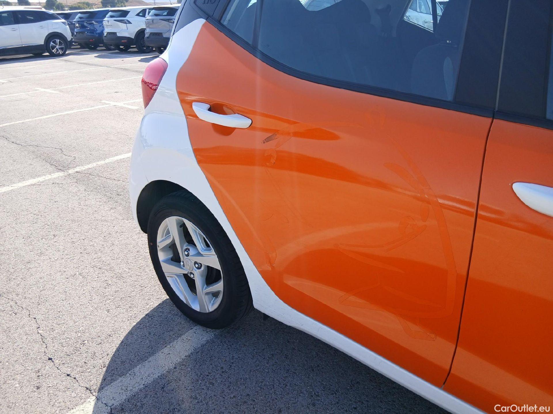  Hyundai  i10 HYUNDAI  / 2020 / 5P / berlina con portón 1.0 Klass #28