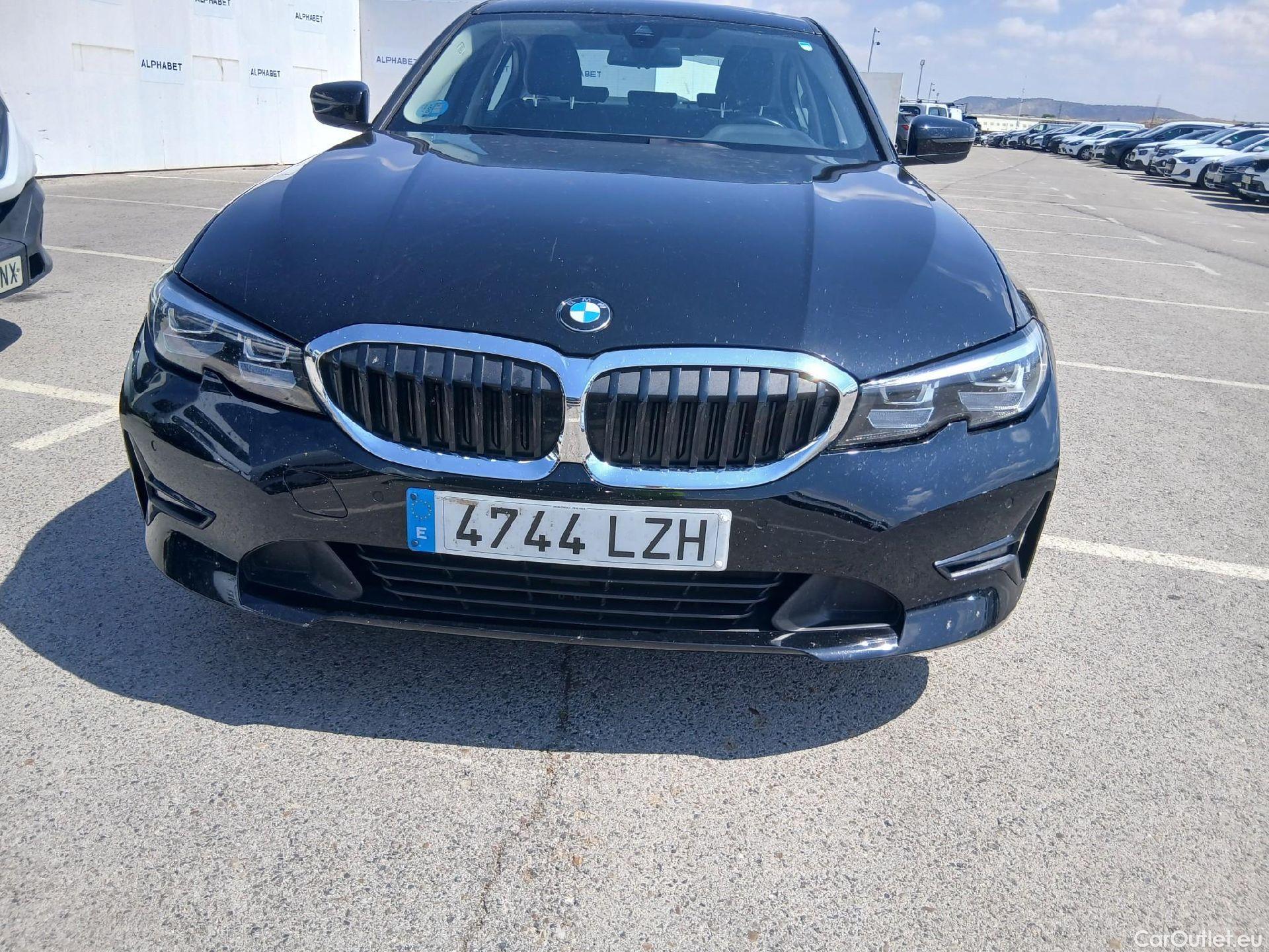  Bmw  Serie 3 BMW  / 2018 / 4P / sedán 318d Auto. #3