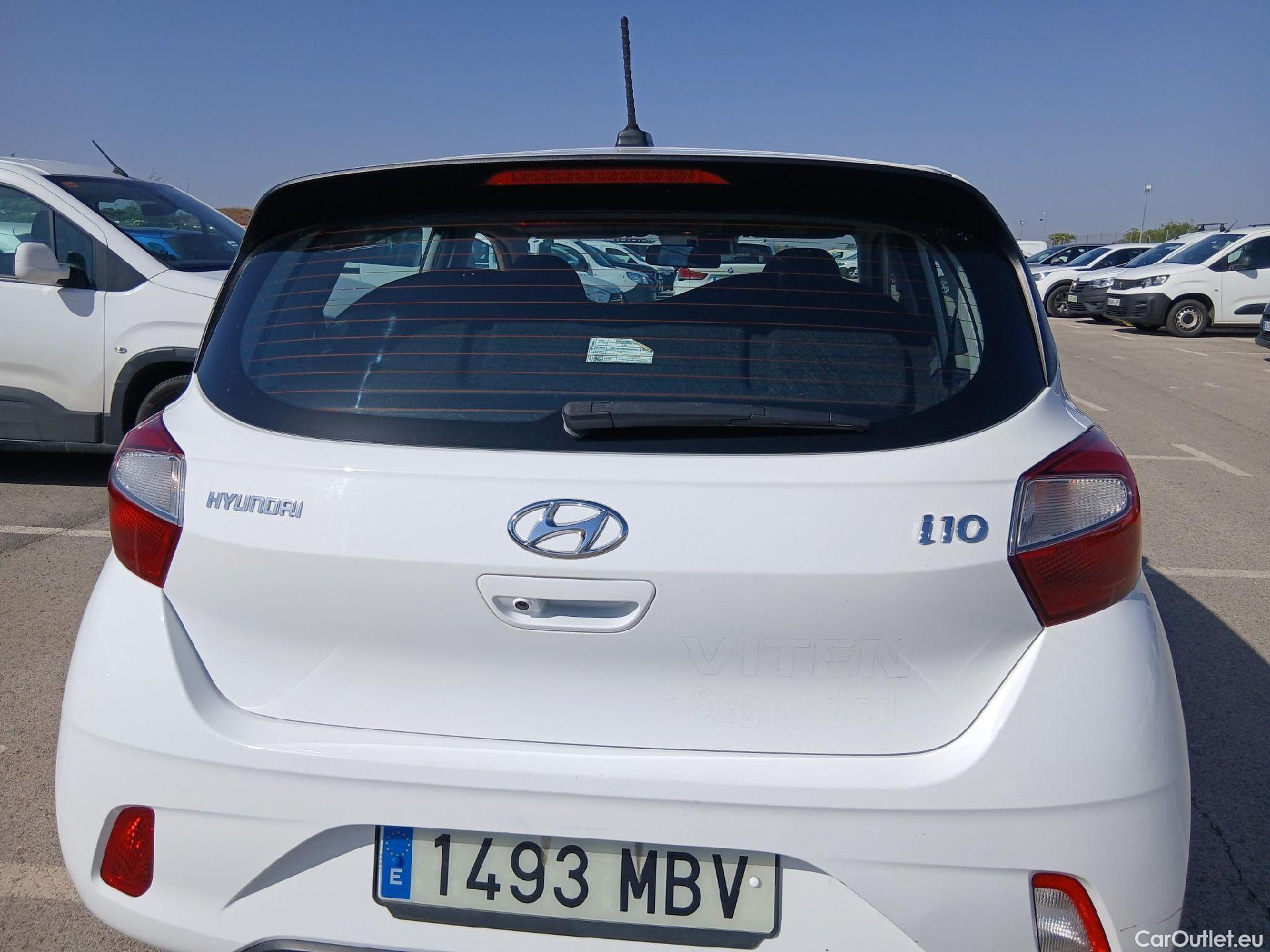  Hyundai  i10 HYUNDAI  / 2020 / 5P / berlina con portón 1.0 Klass #23