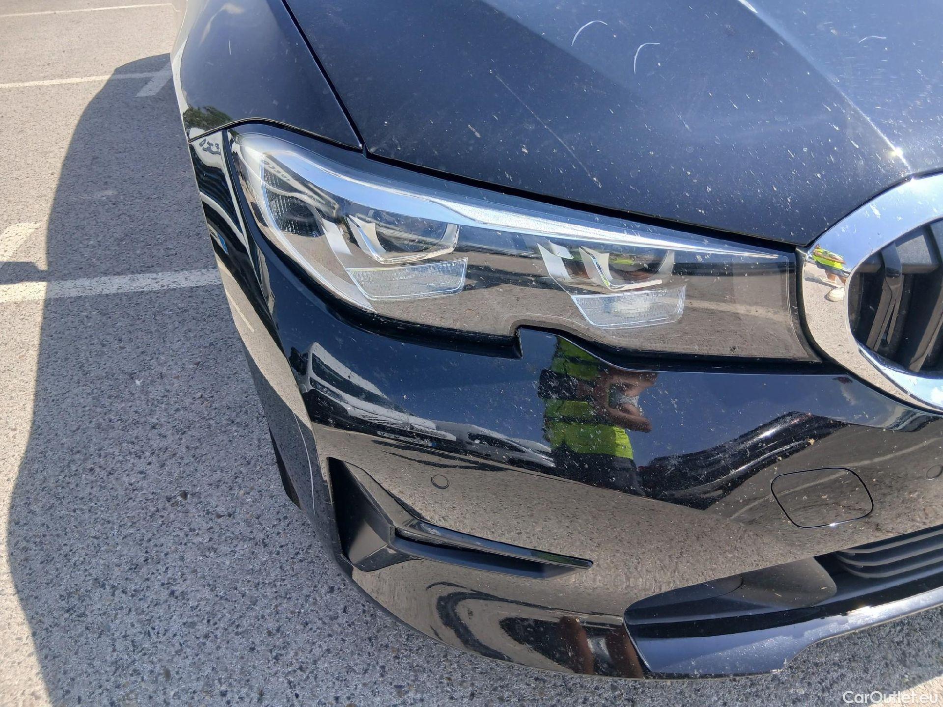  Bmw  Serie 3 BMW  / 2018 / 4P / sedán 318d Auto. #9