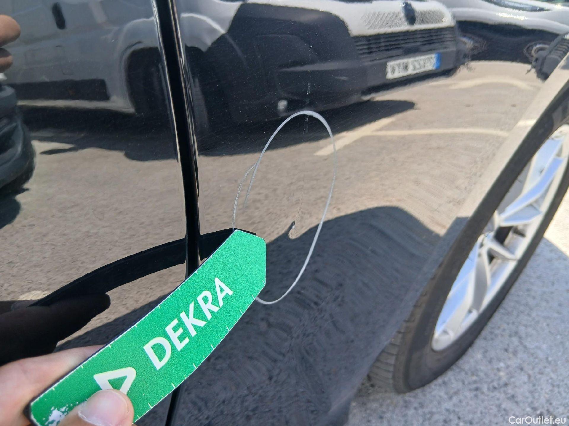  Bmw  Serie 3 BMW  / 2018 / 4P / sedán 318d Auto. #37