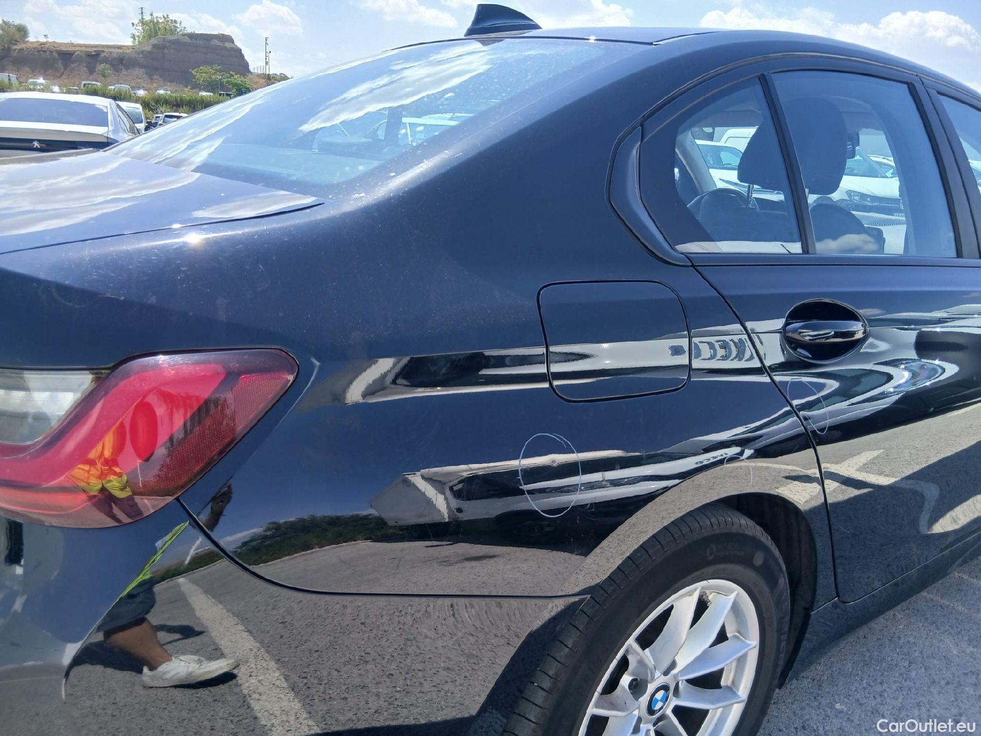  Bmw  Serie 3 BMW  / 2018 / 4P / sedán 318d Auto. #27