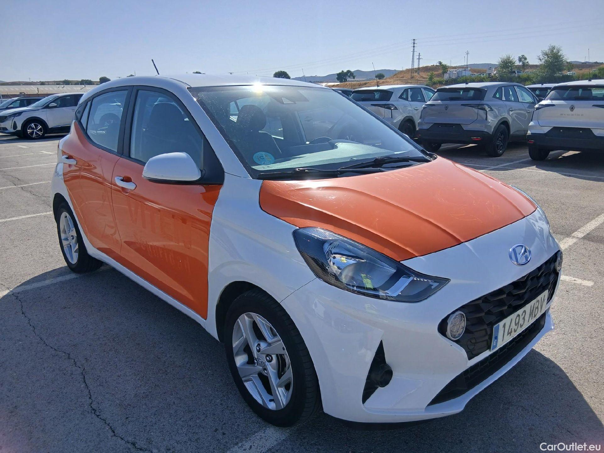  Hyundai  i10 HYUNDAI  / 2020 / 5P / berlina con portón 1.0 Klass #1