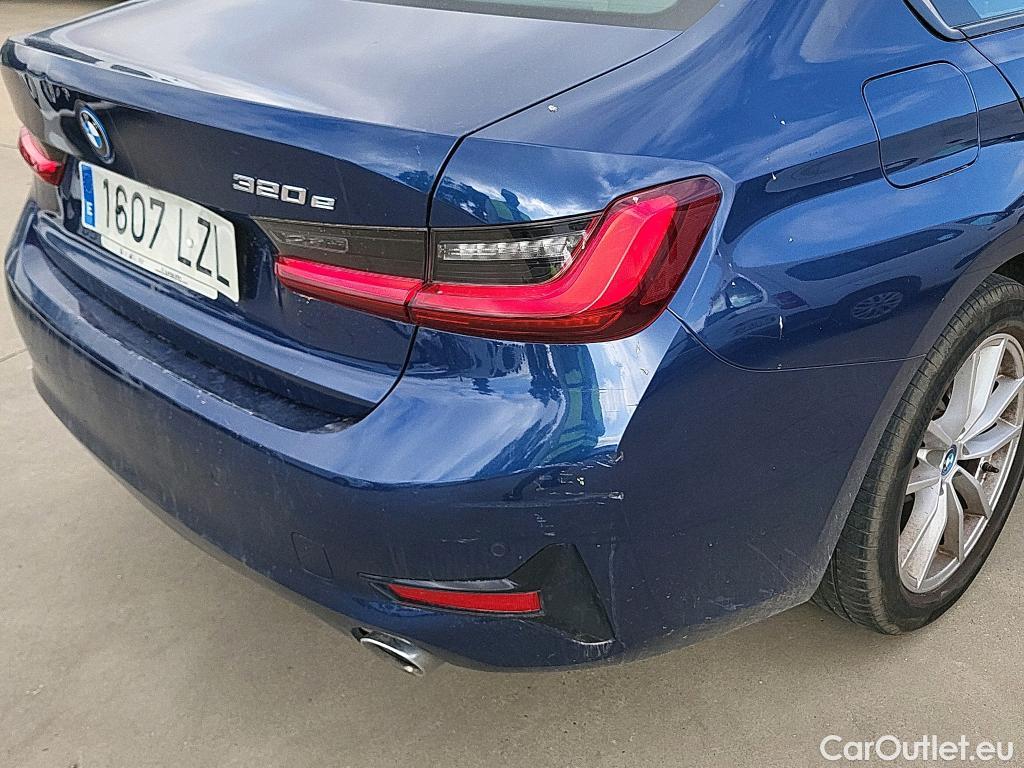  Bmw  Serie 3 BMW  / 2018 / 4P / sedán 320e #17