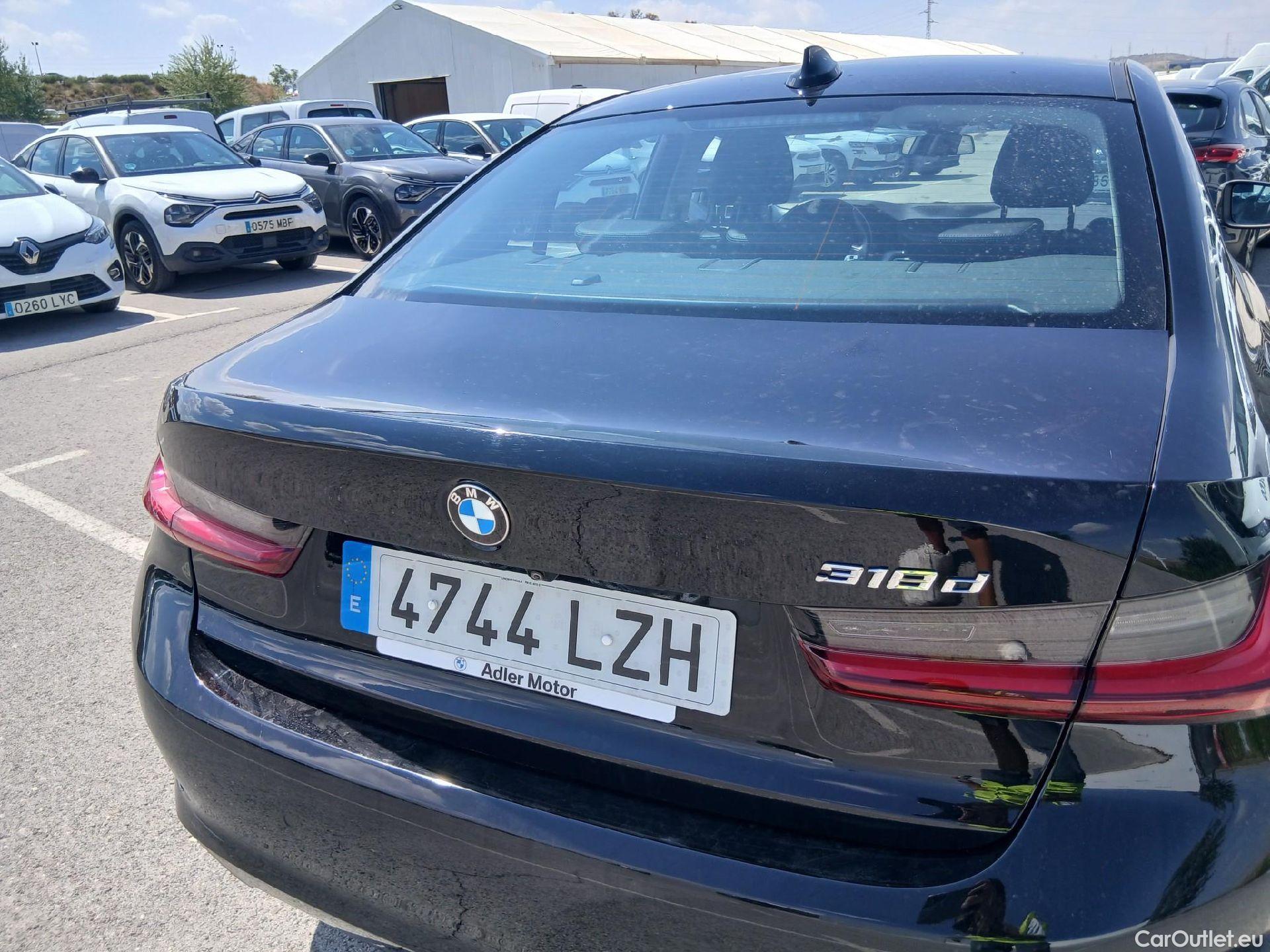  Bmw  Serie 3 BMW  / 2018 / 4P / sedán 318d Auto. #24