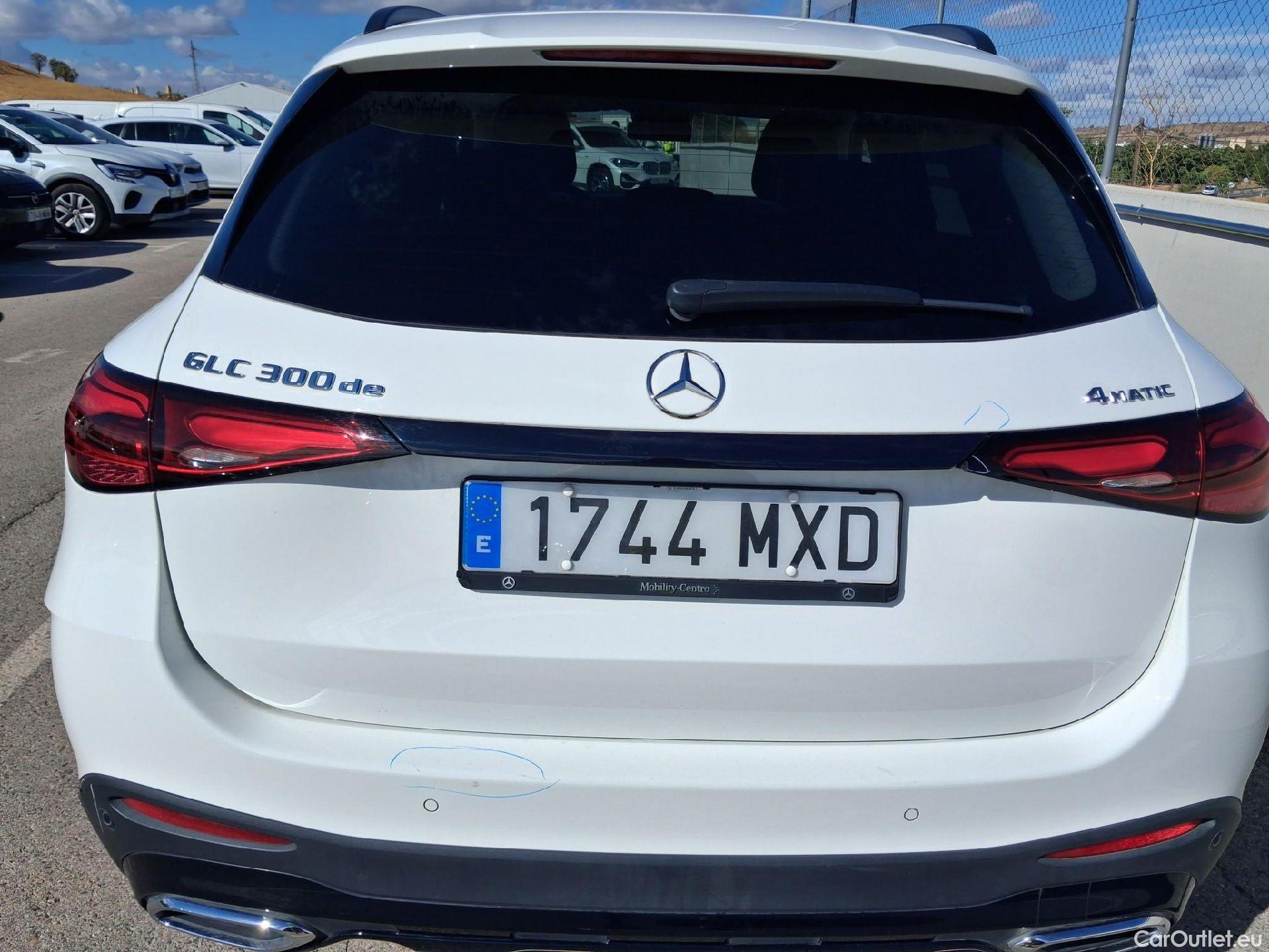  Mercedes  GLC MERCEDES-BENZ  / 2022 / 5P / todoterreno  300 de 4MATIC #26
