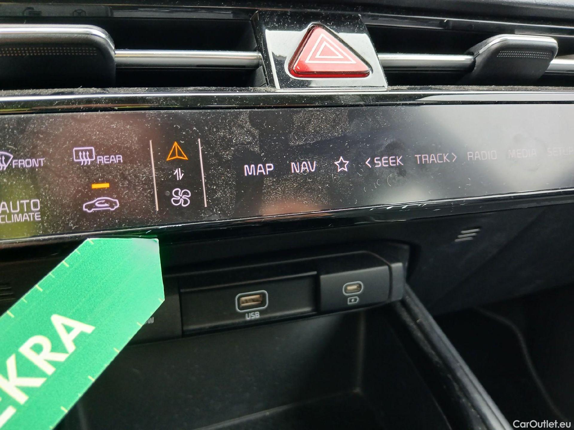  KIA  Niro KIA  / 2022 / 5P / crossover 1.6 GDi HEV 104kW (141CV) Drive #3