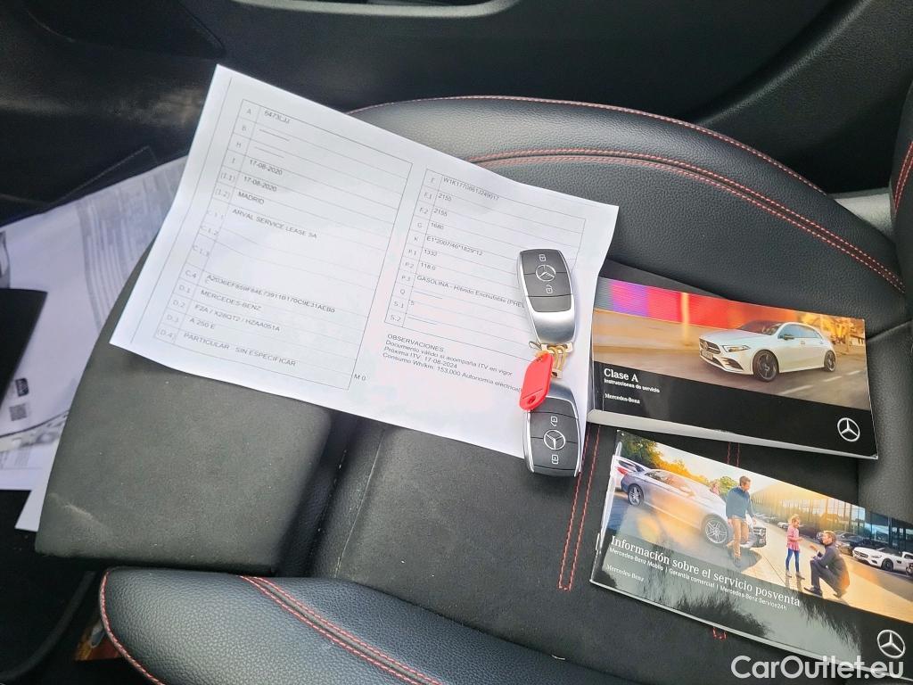  Mercedes  A-Klasse MERCEDES-BENZ Clase A / 2018 / 5P / berlina con portón A 250 e #19