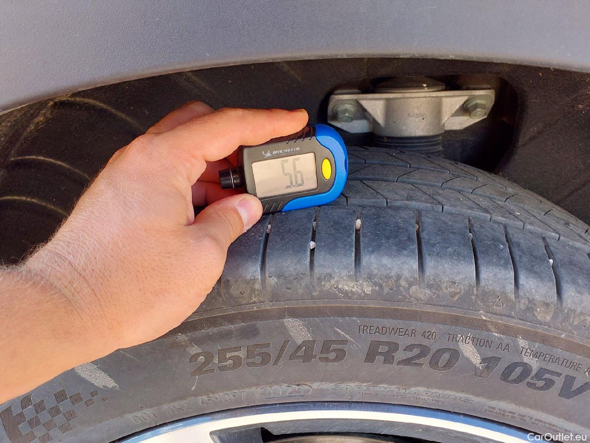 Hyundai  Santa Fe HYUNDAI  / 2024 / 5P / todoterreno HEV 1.6 TGDI 239CV 4X2 AT Tecno #1