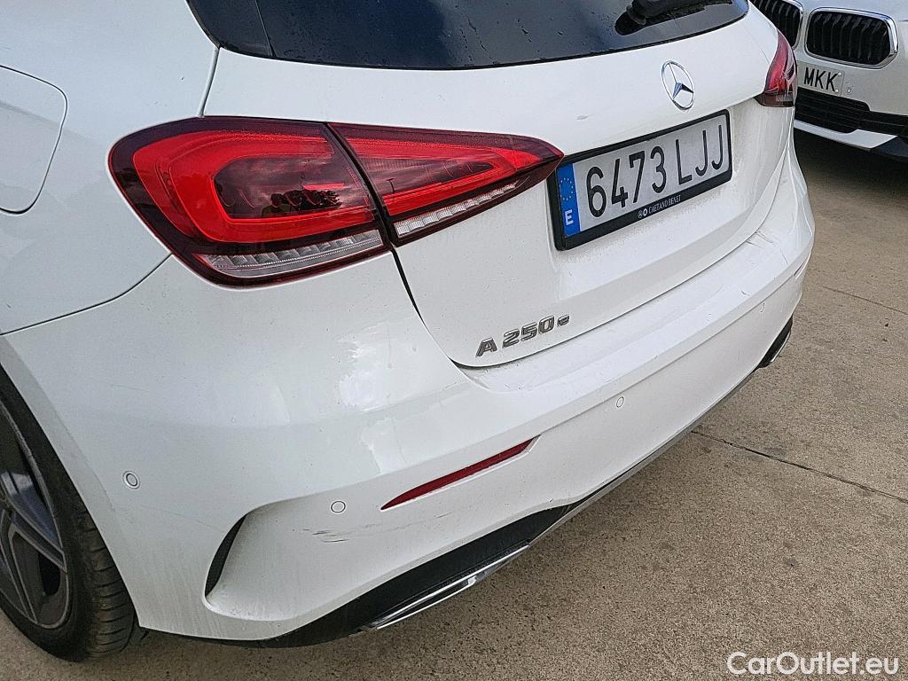  Mercedes  A-Klasse MERCEDES-BENZ Clase A / 2018 / 5P / berlina con portón A 250 e #24