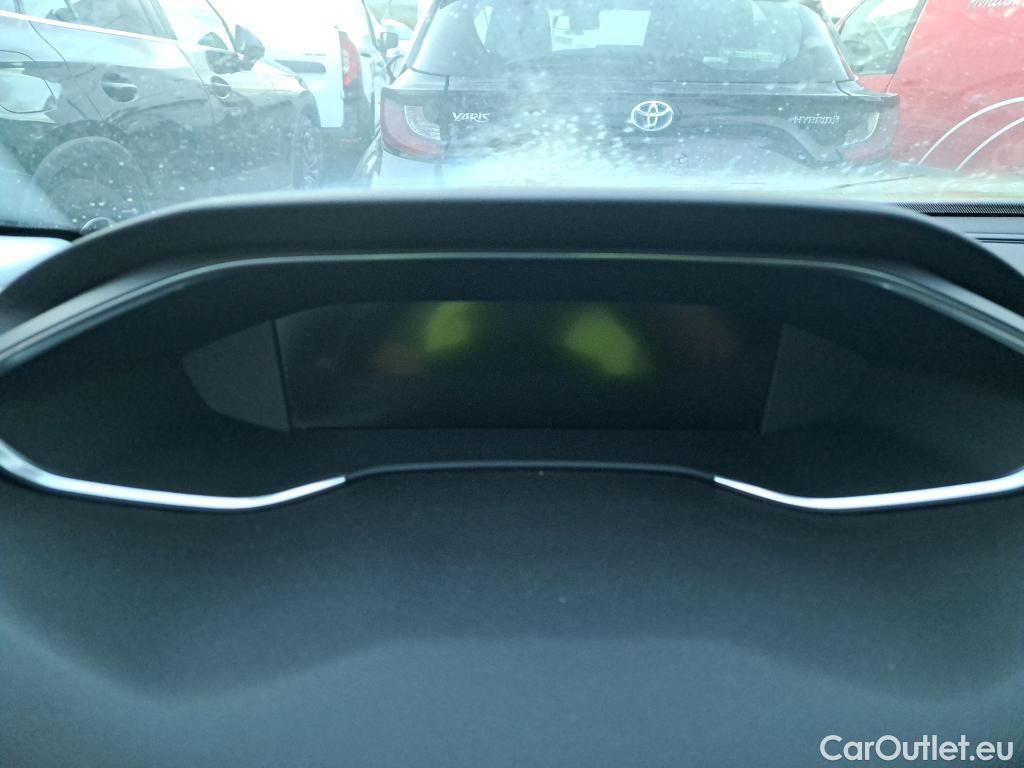  Peugeot  308 PEUGEOT  / 2017 / 5P / berlina con portón 5p Active Pack BlueHDi 130 S&S #17