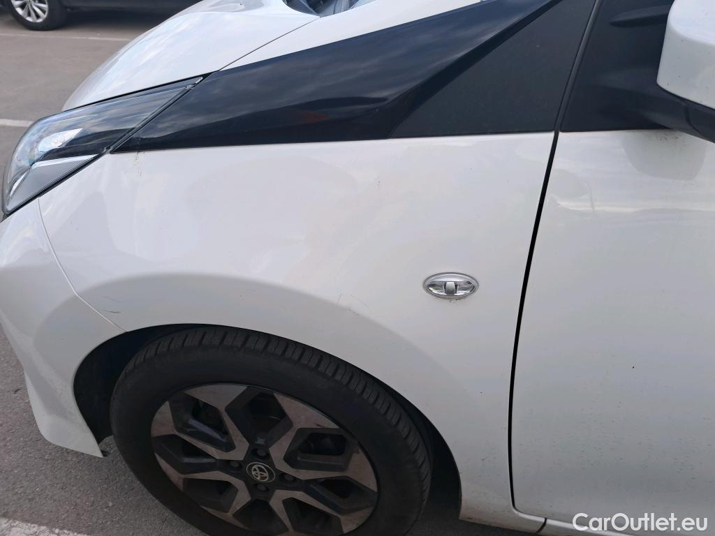  Toyota  Aygo TOYOTA  / 2018 / 5P / minicoche 1.0 70 x-play #16