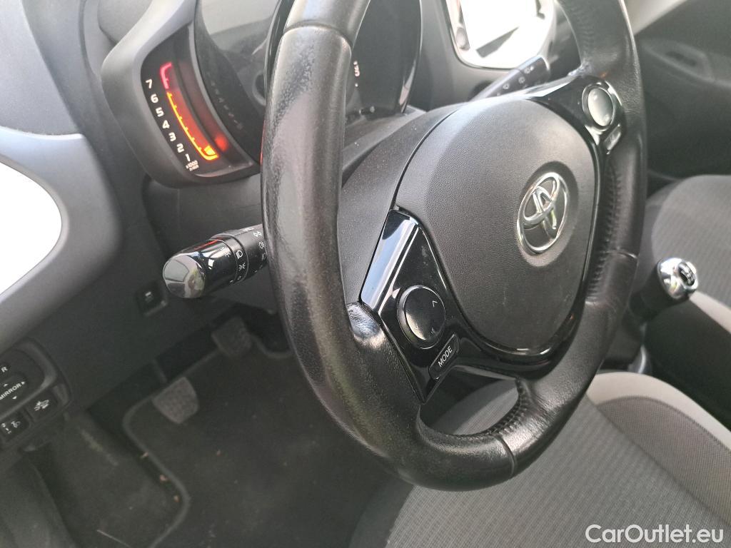  Toyota  Aygo TOYOTA  / 2018 / 5P / minicoche 1.0 70 x-play #30