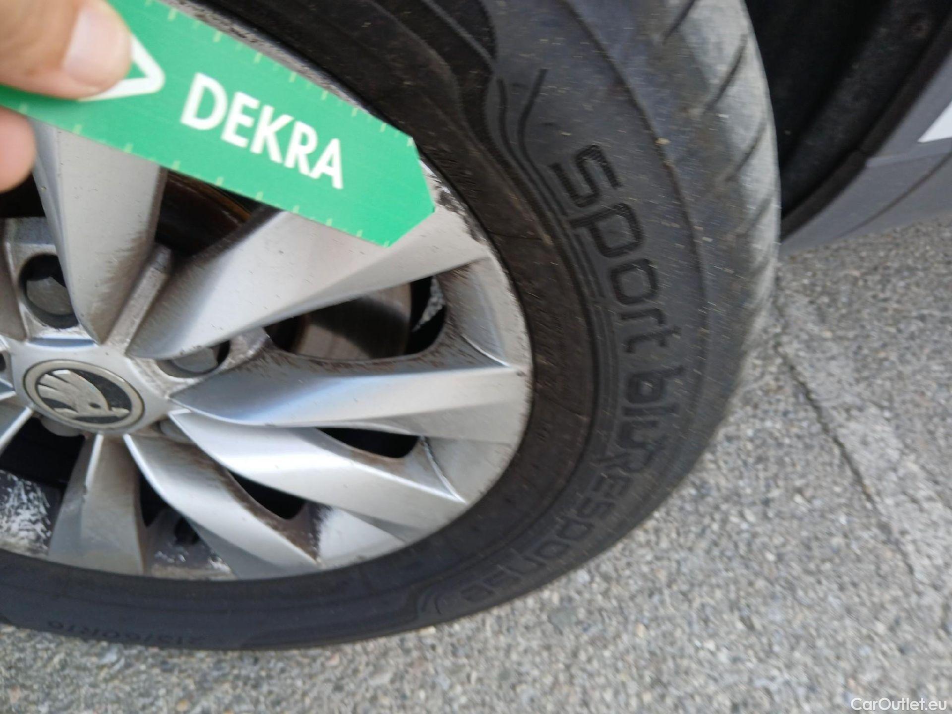  Skoda  Karoq SKODA  / 2021 / 5P / todoterreno 2.0 TDI 85kW (115CV) DSG Ambition #15