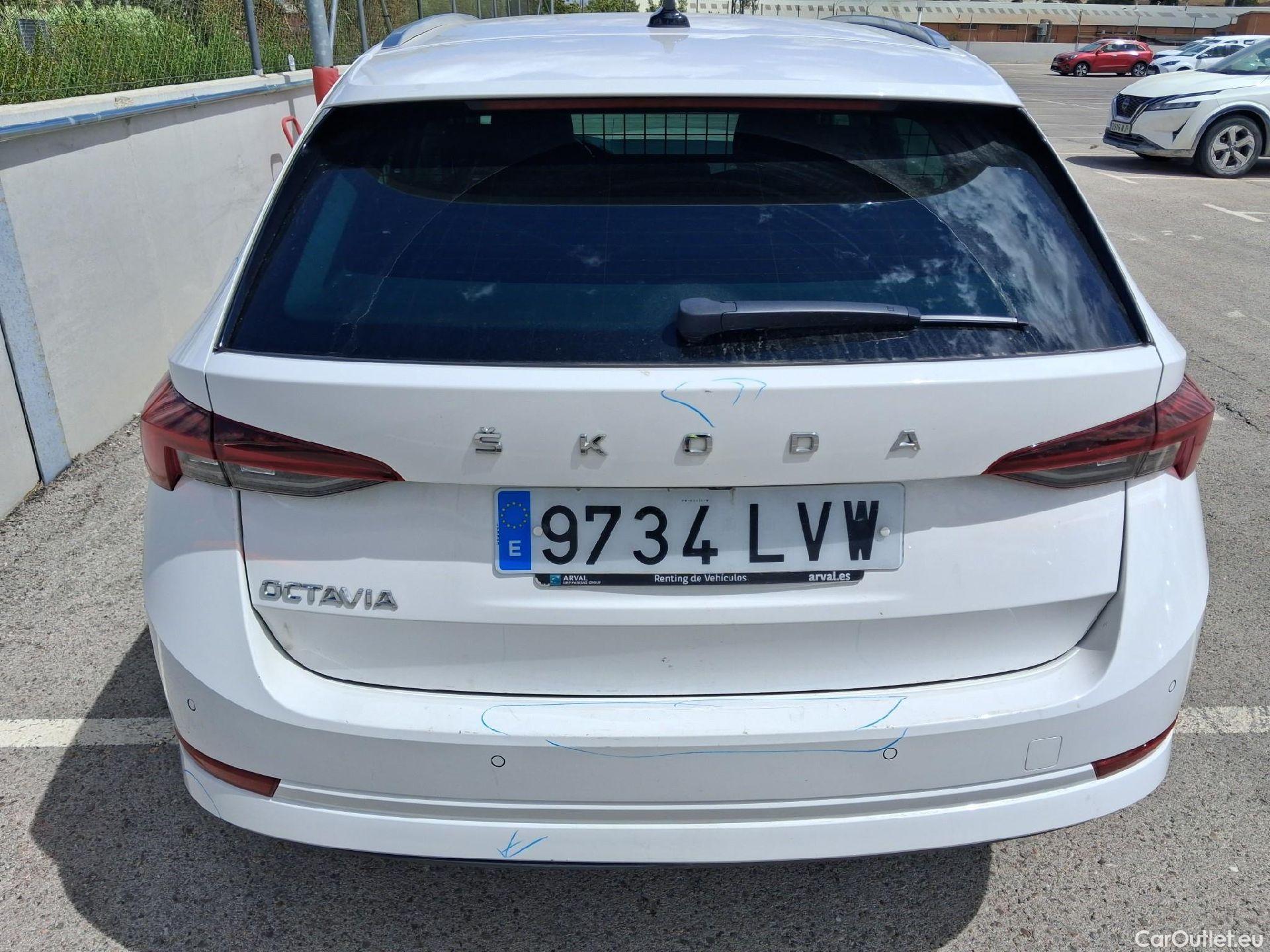 Skoda  Octavia SKODA  / 2020 / 5P / familiar Combi 2.0 TDI 85kW(115CV) Man Ambition #19
