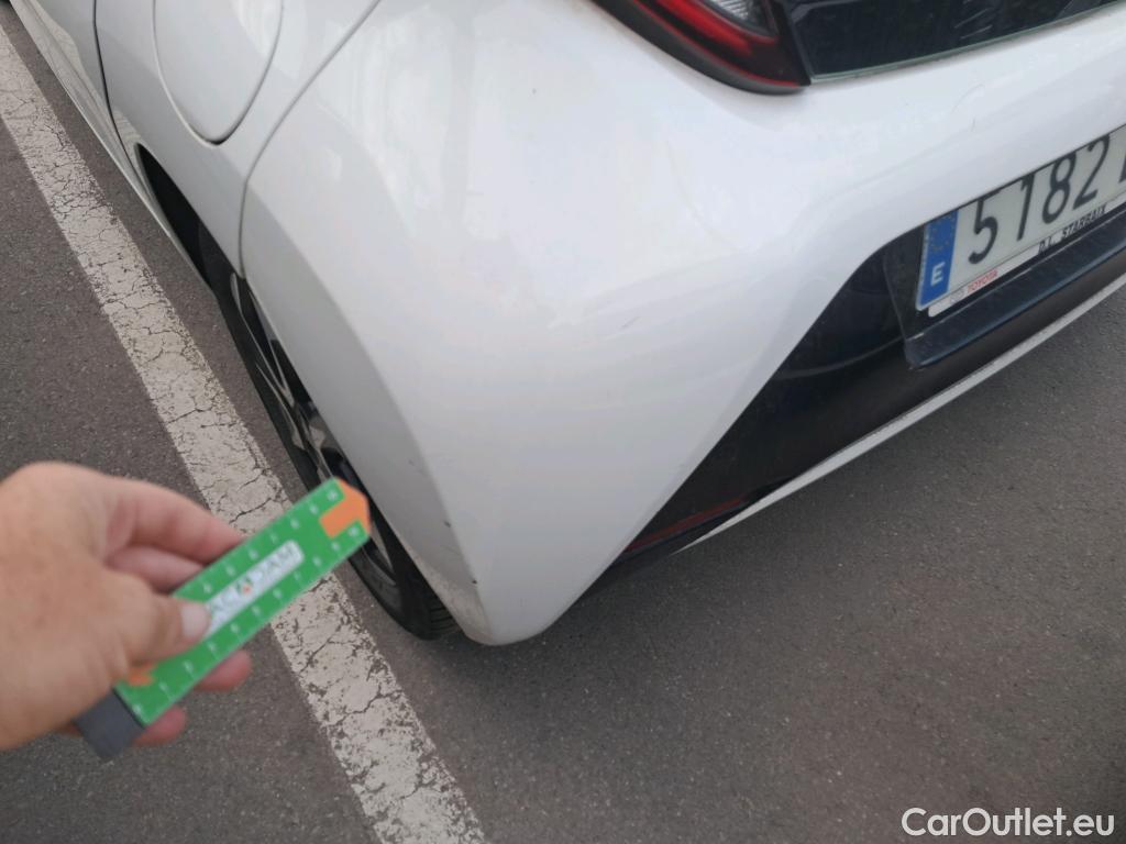  Toyota  Aygo TOYOTA  / 2018 / 5P / minicoche 1.0 70 x-play #24