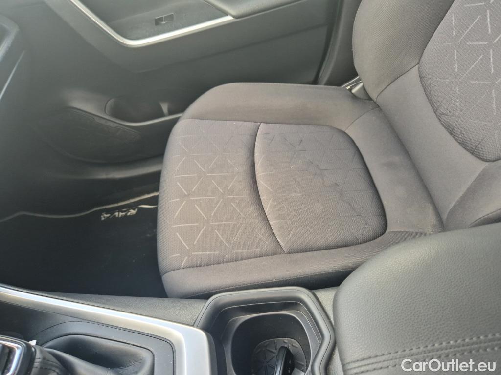  Toyota  RAV4 TOYOTA  / 2018 / 5P / todoterreno 2.5l 220H Advance #21