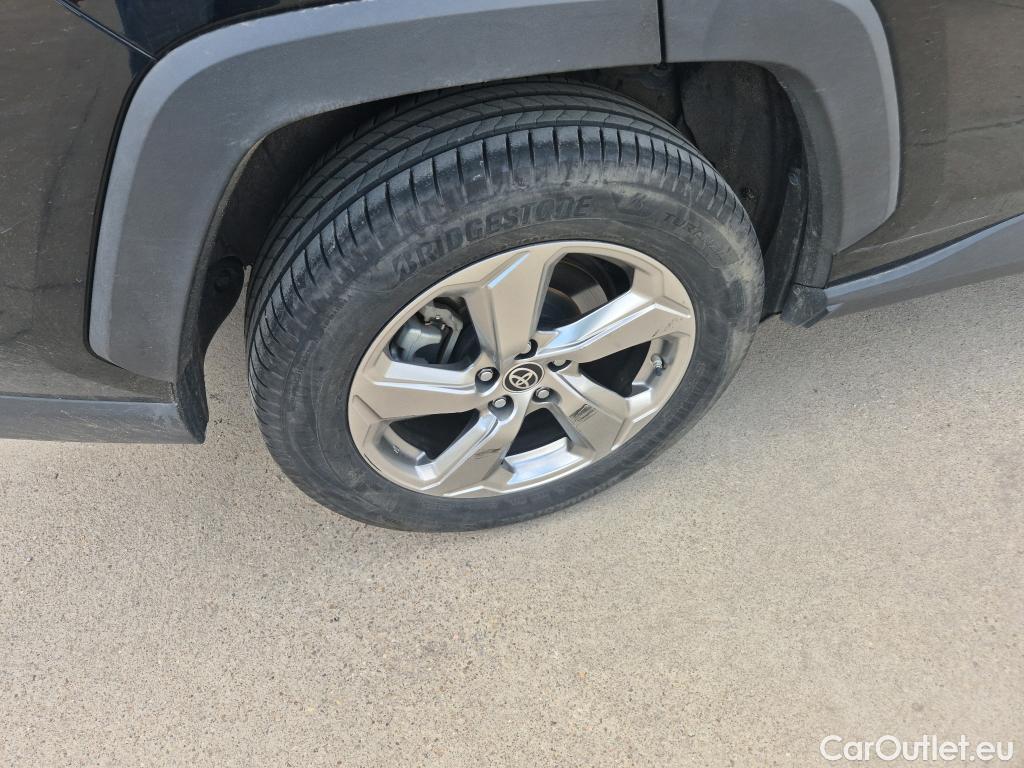  Toyota  RAV4 TOYOTA  / 2018 / 5P / todoterreno 2.5l 220H Advance #9